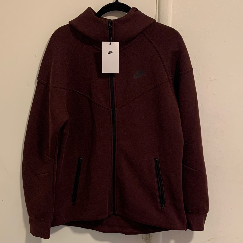 Women’s Nike tech maroon full zip hoodie! NWT